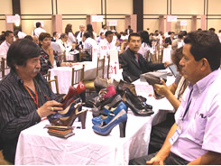 Compradores de la CAN en encuentro Empresarial Andino 2012 - 