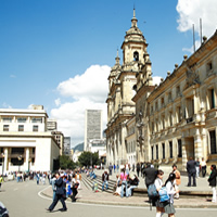Catedral primada y Palacio de Justicia en la Plaza de Bolívar de Bogotá
